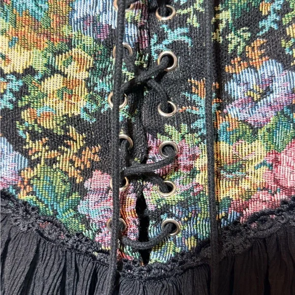 Floral Brocade Bustier dress with crinkle chiffon lined skirt - Picture 4 of 14